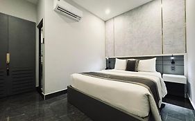 Lion 8 Hotel